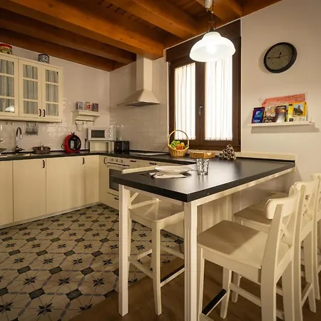 Casa Calero Kır Evi